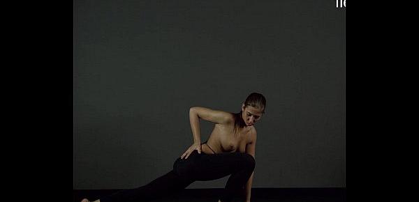  FlexyTeens - Zina shows flexible nude body